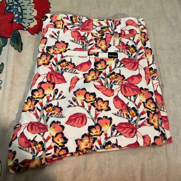 HurleyX Floral Shorts Size 9 - Picture 6 of 9